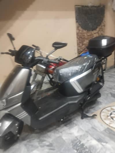 Revooo A12 model brand new Scooty 10/10 condition for sale