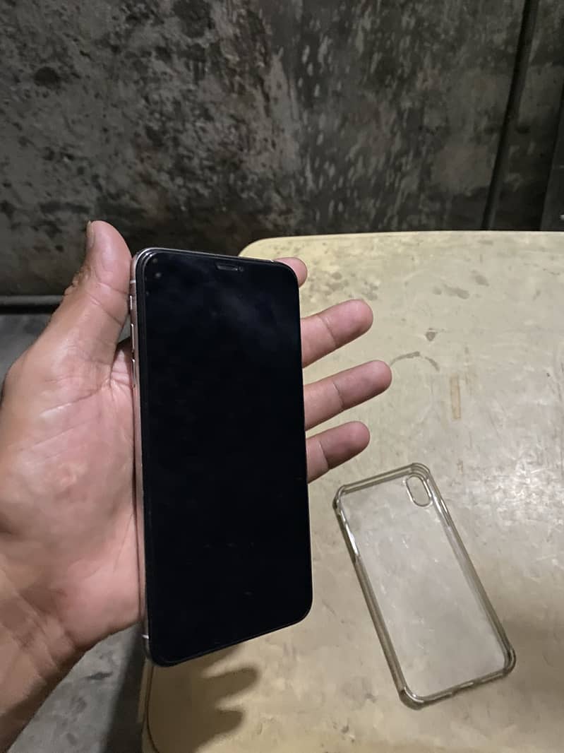 Apple iPhone XS Max 11