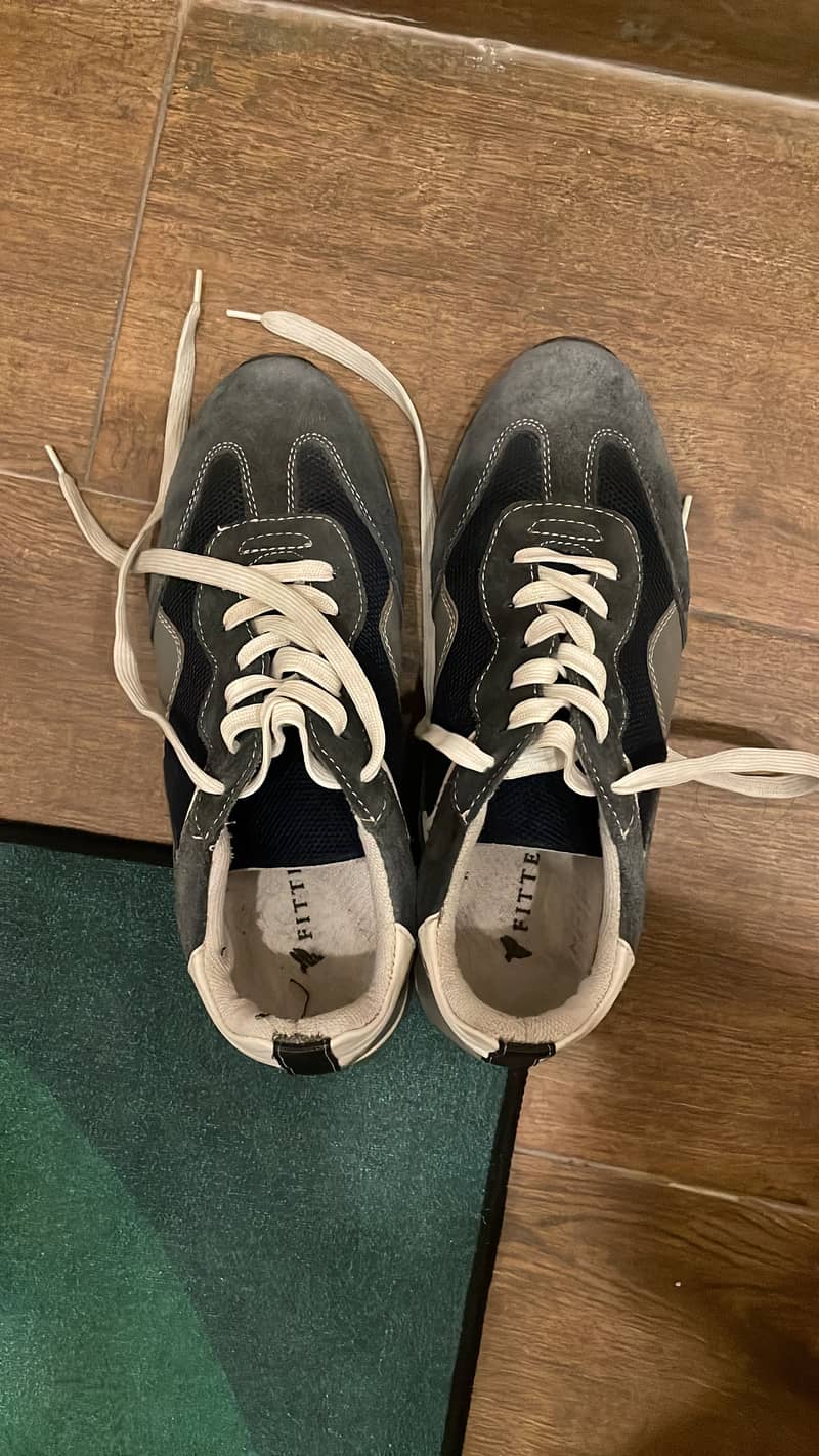 Fitted sneakers 1
