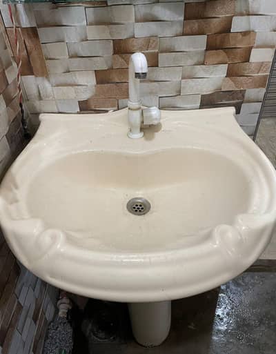 Basin bilkl fresh h urgent sale