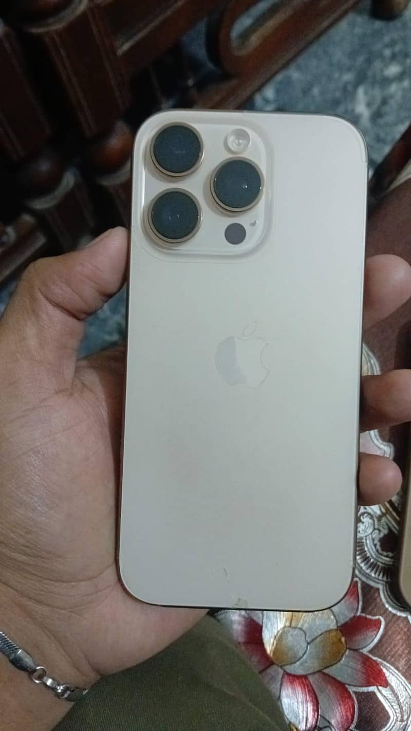 Apple iPhone 16 Pro 0