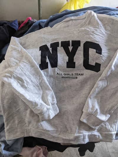 EMERGENCY LOT - URGENT SALE - 108 Winter Sweatshirts - Per Piece 400