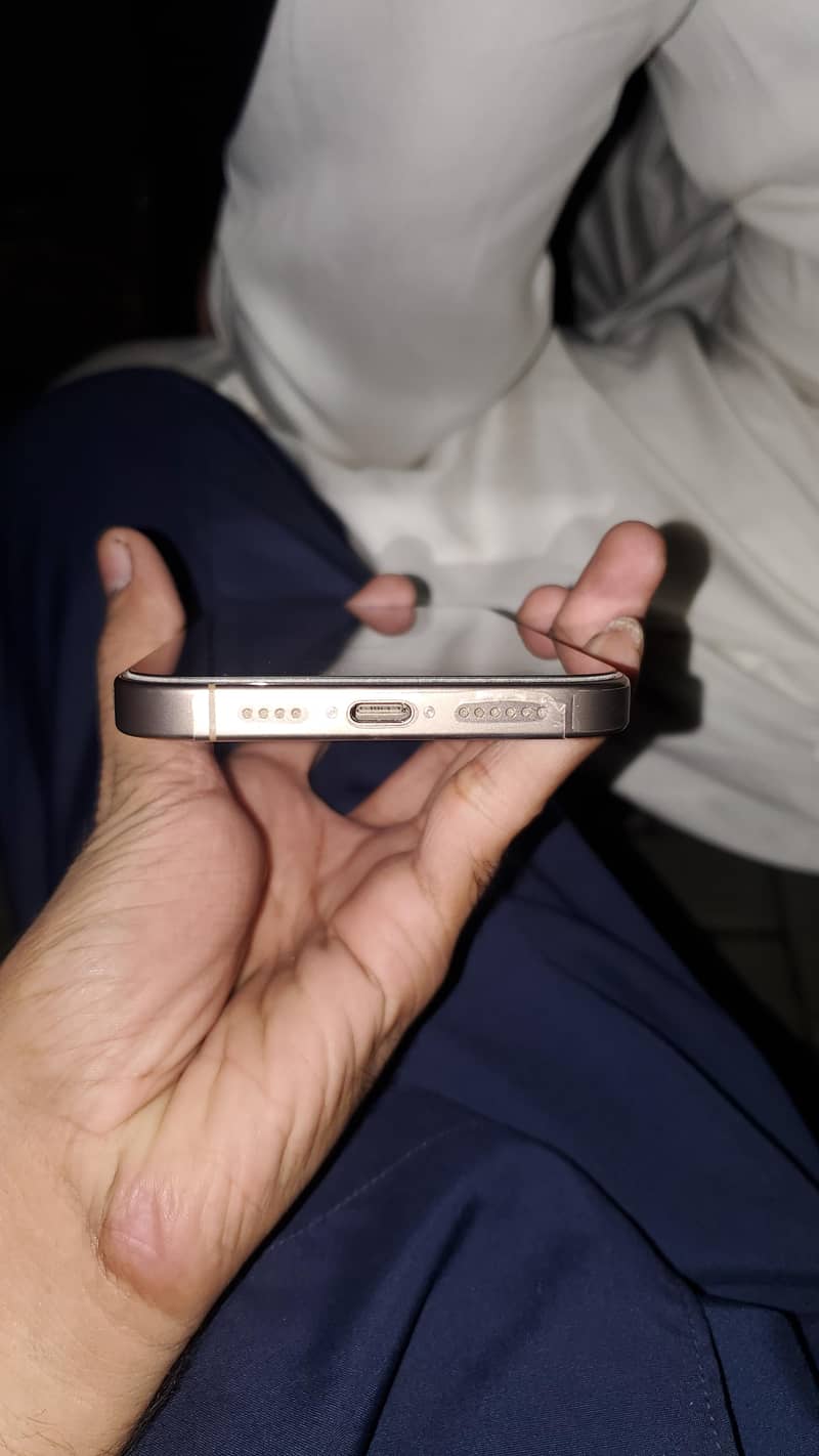 Apple iPhone 16 Pro Max 1