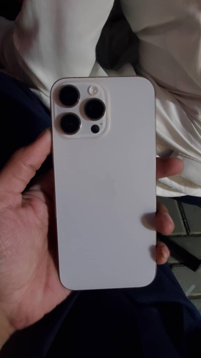 Apple iPhone 16 Pro Max 8