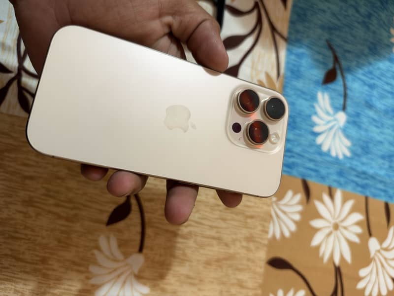 Apple iPhone 16 Pro 1