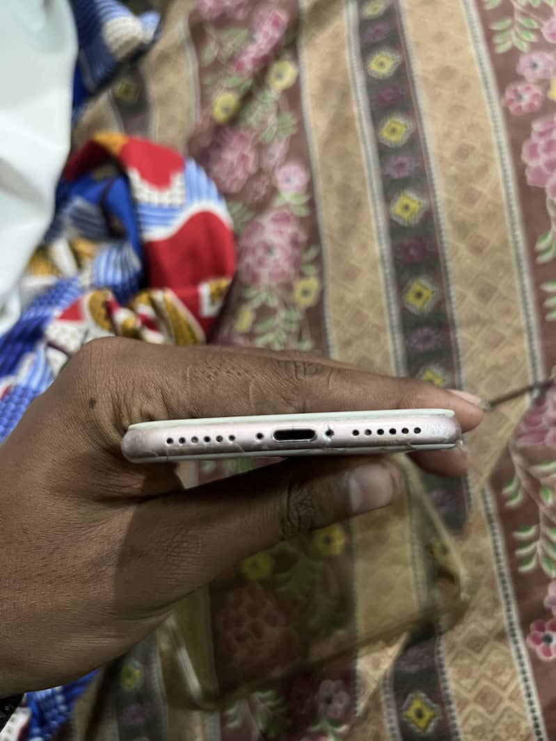 Apple iPhone 7 1