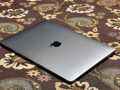 Apple MacBook Air M1,2020