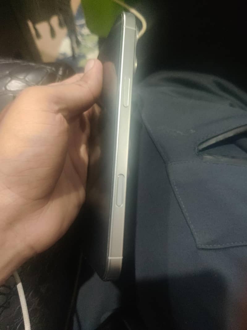 Apple iPhone 16 Pro Max 1