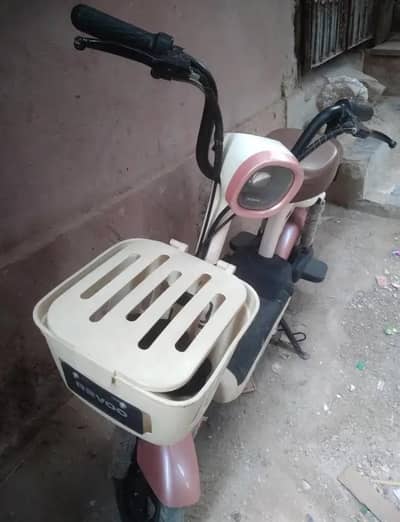 REVOO FILLIPER A04 TOP MODEL 4 MONTH USED NEW CONDITION FOR SALE