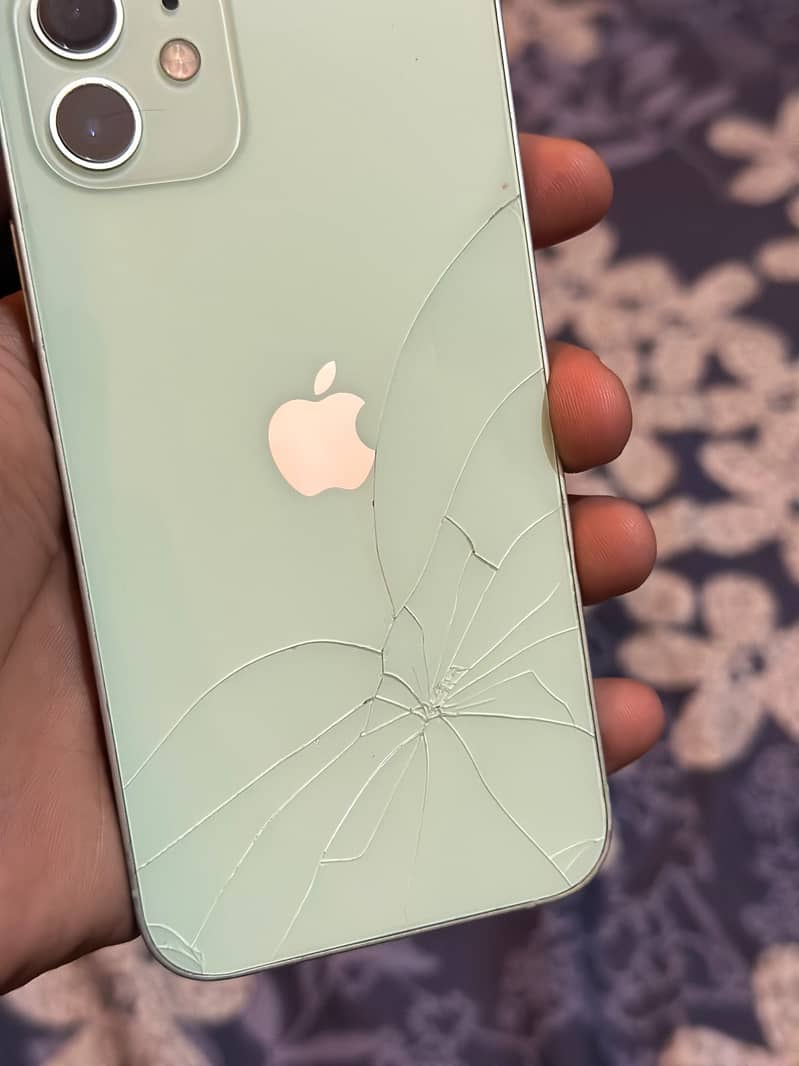 Apple iPhone 12 4