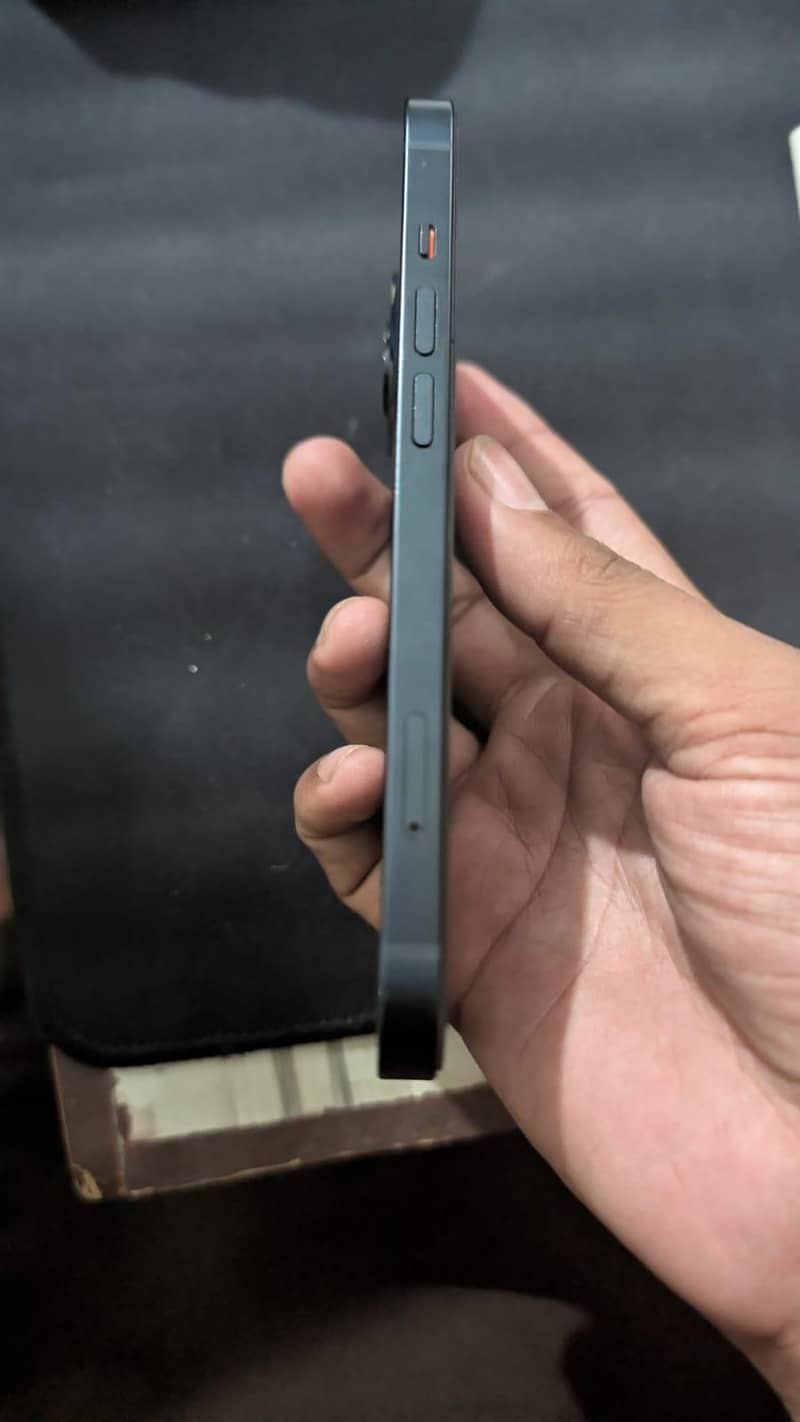 Apple iPhone 13 2