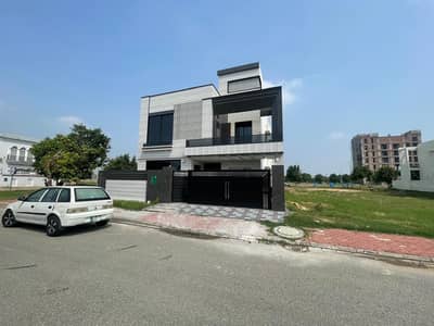 FACING TOPARY PARK BRAND NEW HOUSE 10 MARLA AVAILABLE FOR SALE IN BAHRIA ORCHARD LAHORE