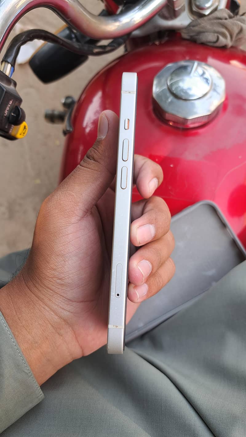 Apple iPhone 13 7