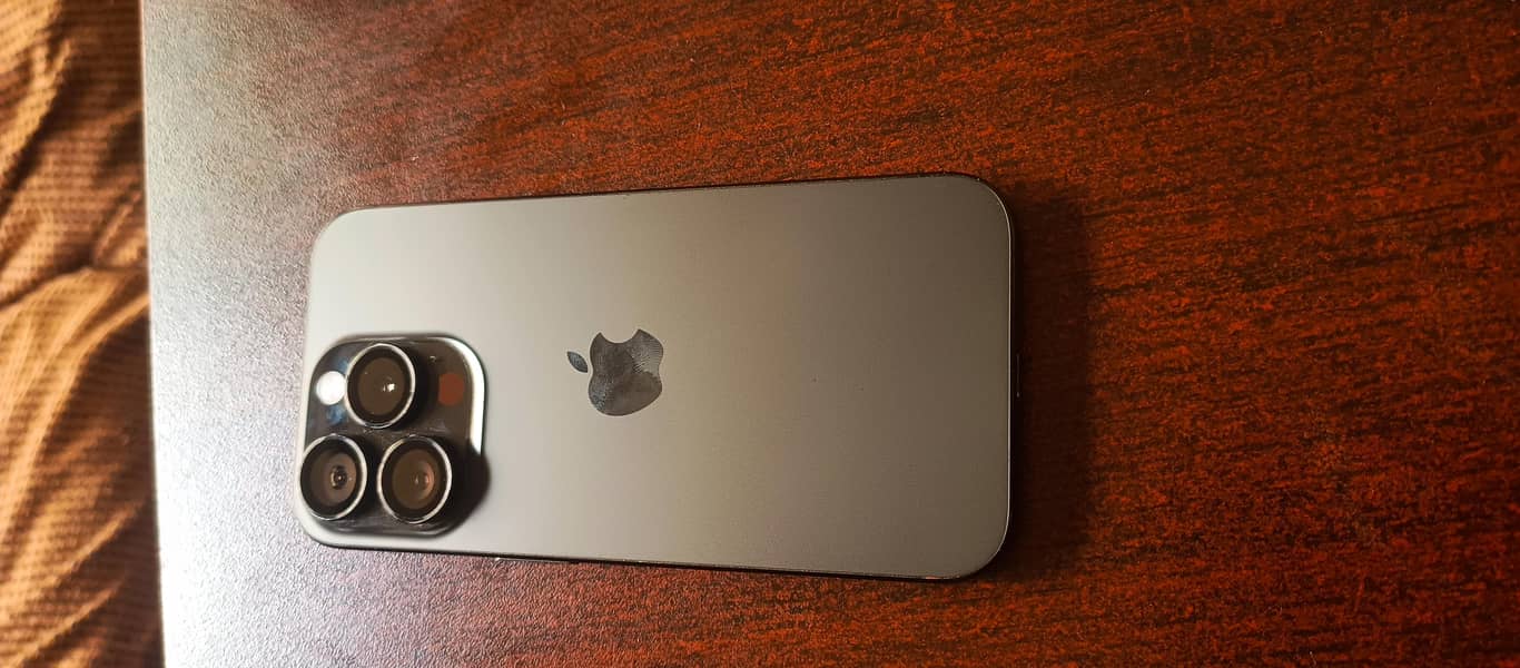 Apple iPhone 15 Pro 3