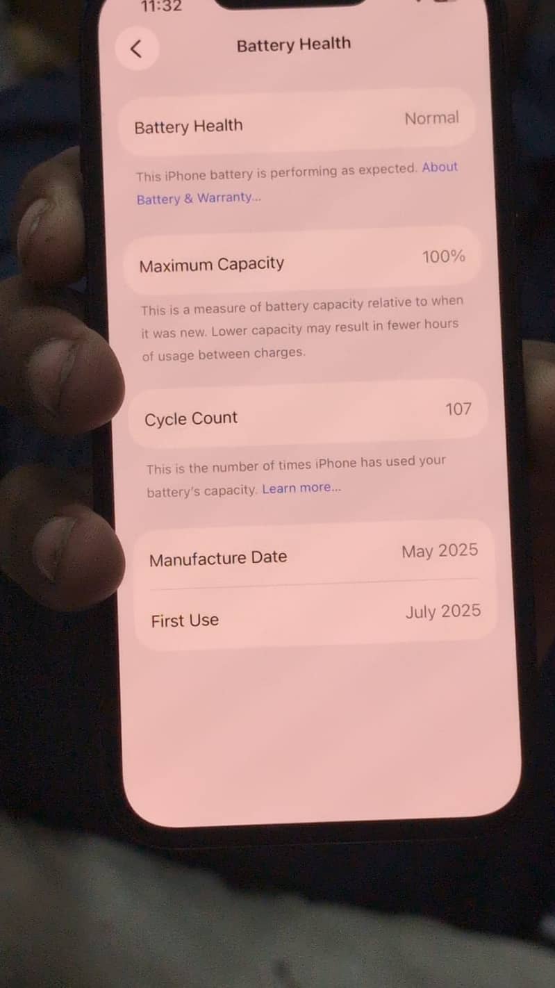 Apple iPhone 16e 4