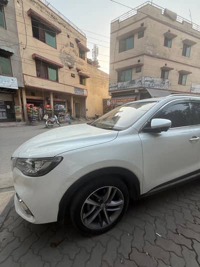 MG HS 2021