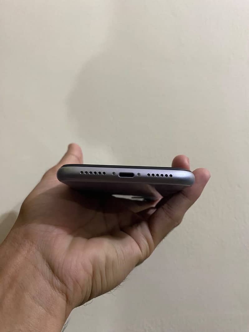 Apple iPhone 11 0