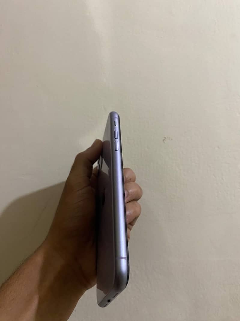 Apple iPhone 11 4