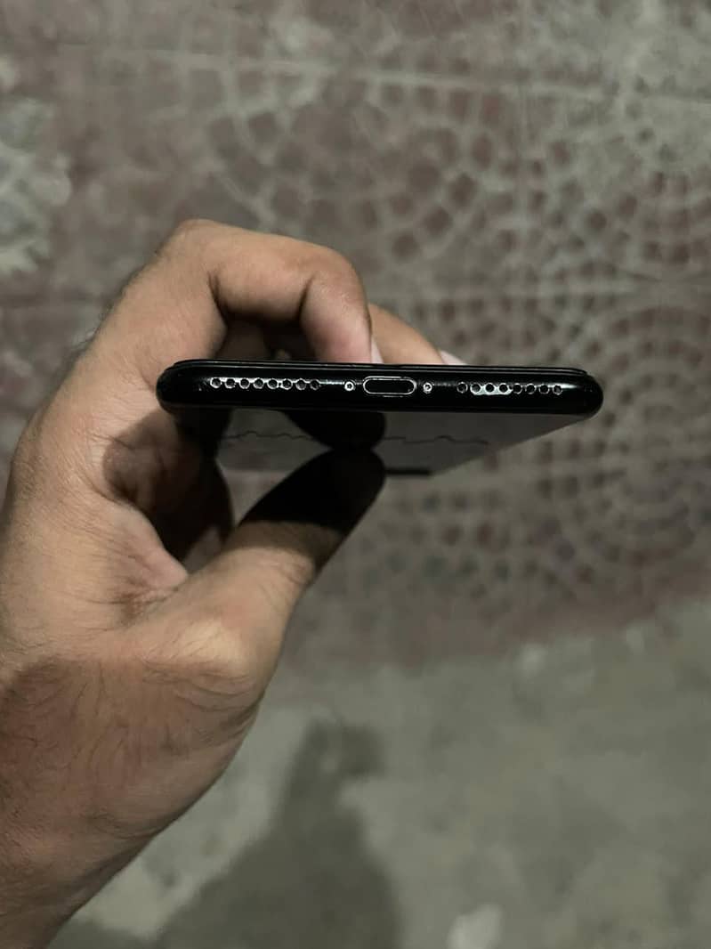 Apple iPhone 7 Plus 5