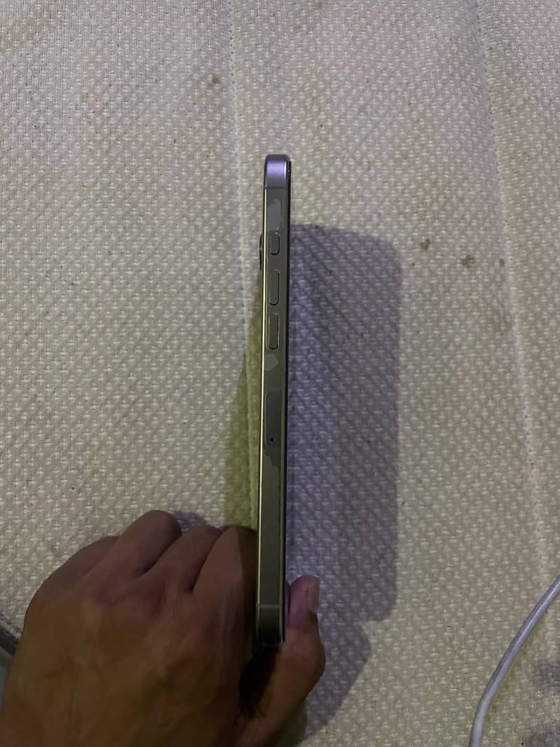 Apple iPhone 16 Pro Max 4