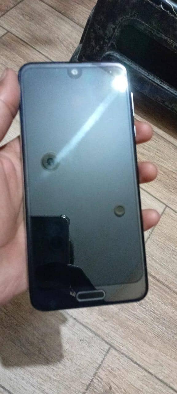 Sharp Aquos R2 8