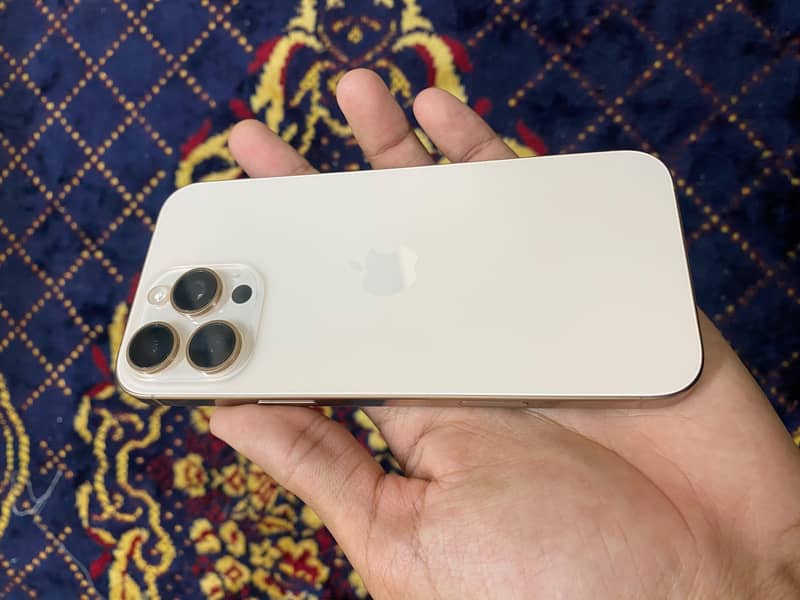 Apple iPhone 16 Pro Max 0