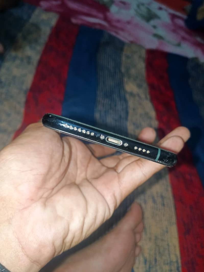 Apple iPhone 11 Pro Max 4