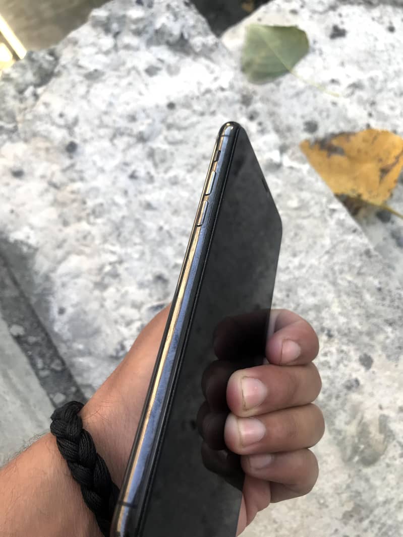 Apple iPhone 11 Pro Max 5