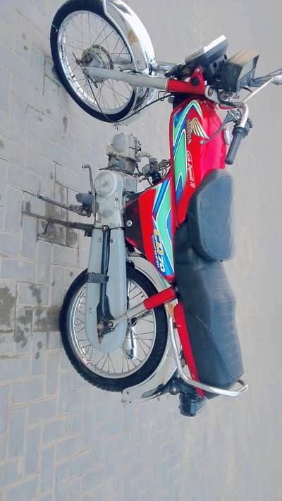 I am selling my CD 70 2018 model urgent