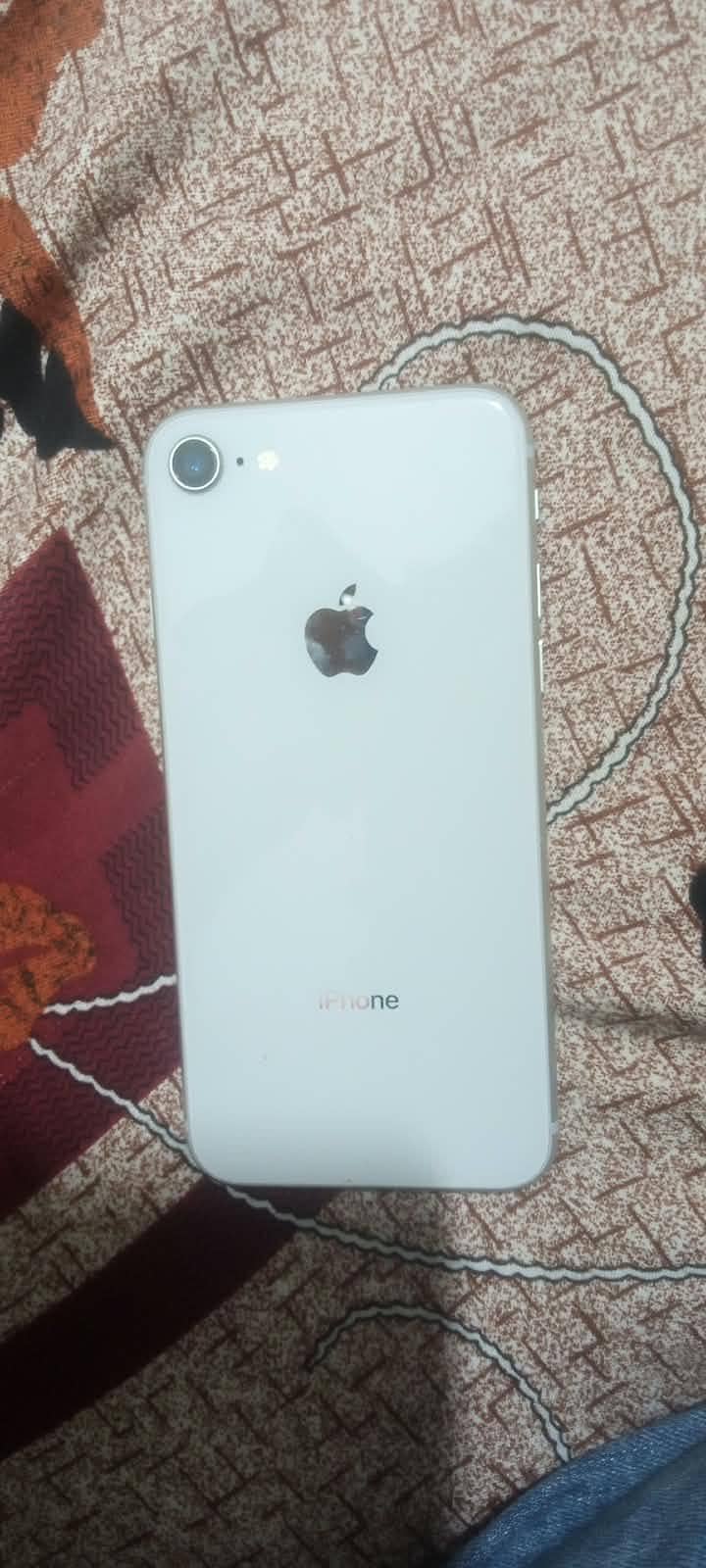 Apple iPhone 8 1