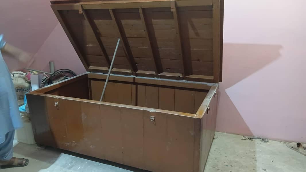 storage trunk 4