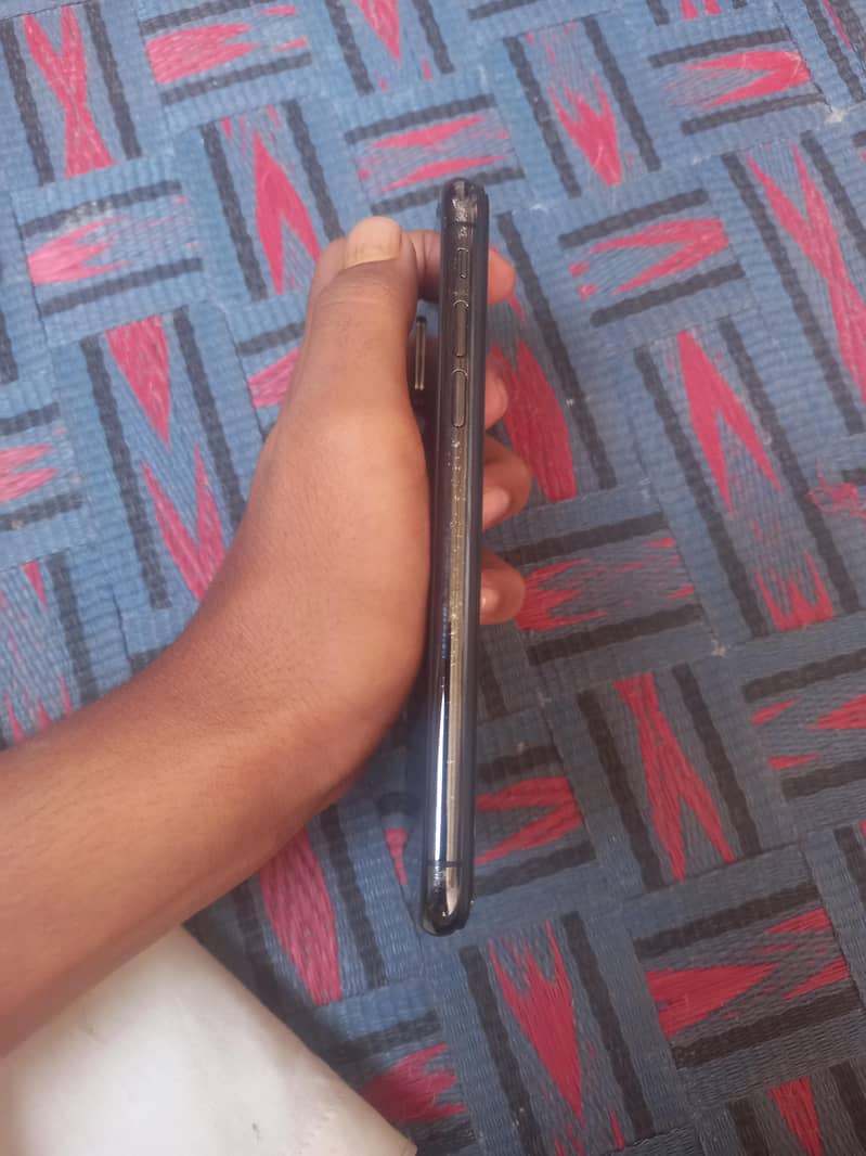 Apple iPhone Xs 1