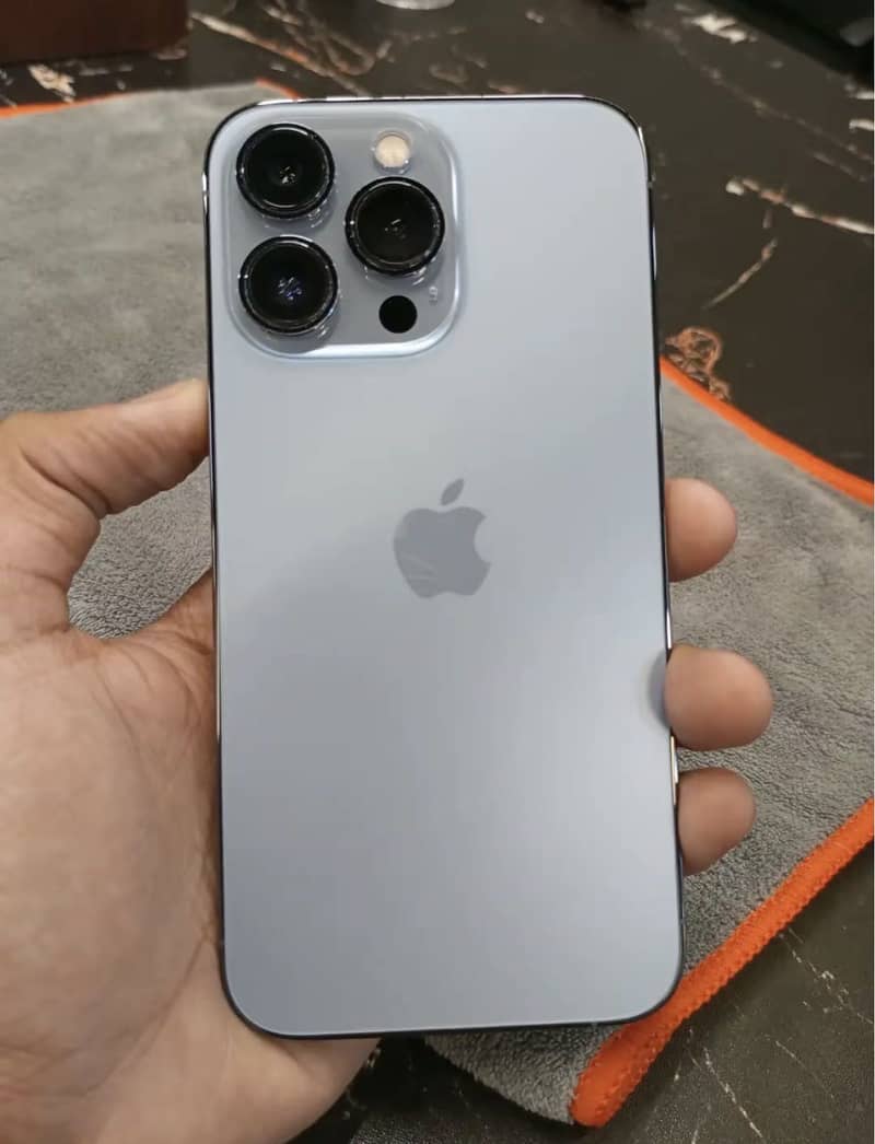 Apple iPhone 13 Pro 1