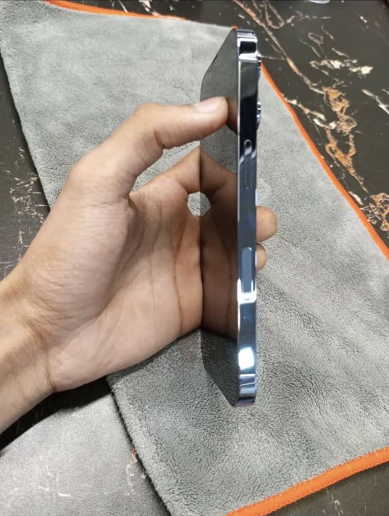 Apple iPhone 13 Pro 4