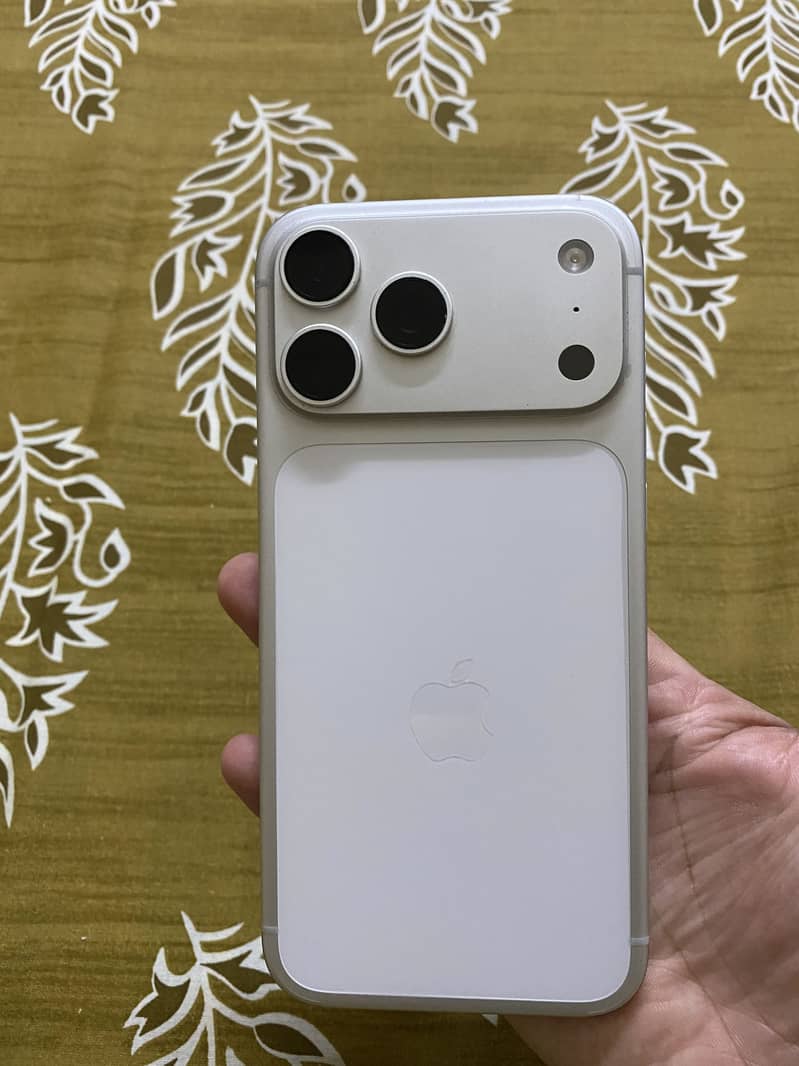 Apple iPhone 17 Pro Max 0
