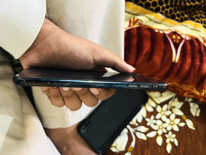 Apple iPhone XS Max 1