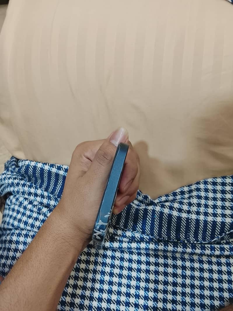 Apple iPhone 12 jv 4
