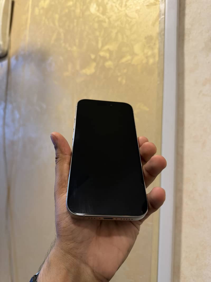 Apple iPhone 15 Pro 4