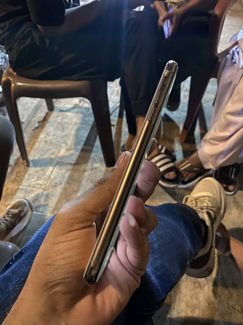 Apple iPhone XS Max 0