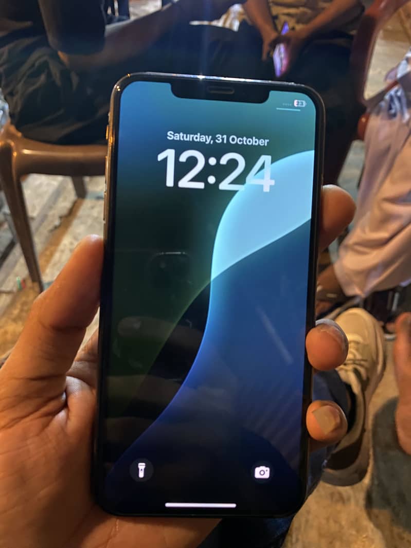 Apple iPhone XS Max 1