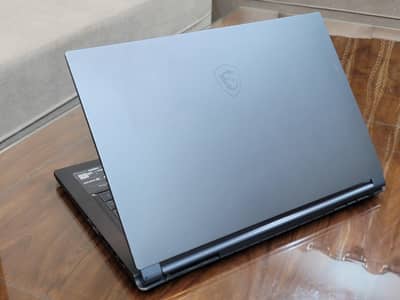 Laptop MSI Stealth | Core i7, 11th Gen | Nvidia 1660 Ti Max-Q