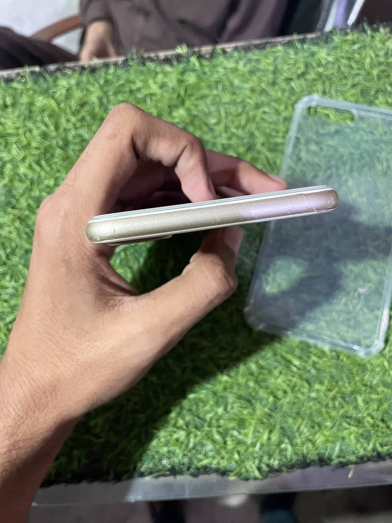 Apple iPhone 7 Plus 4