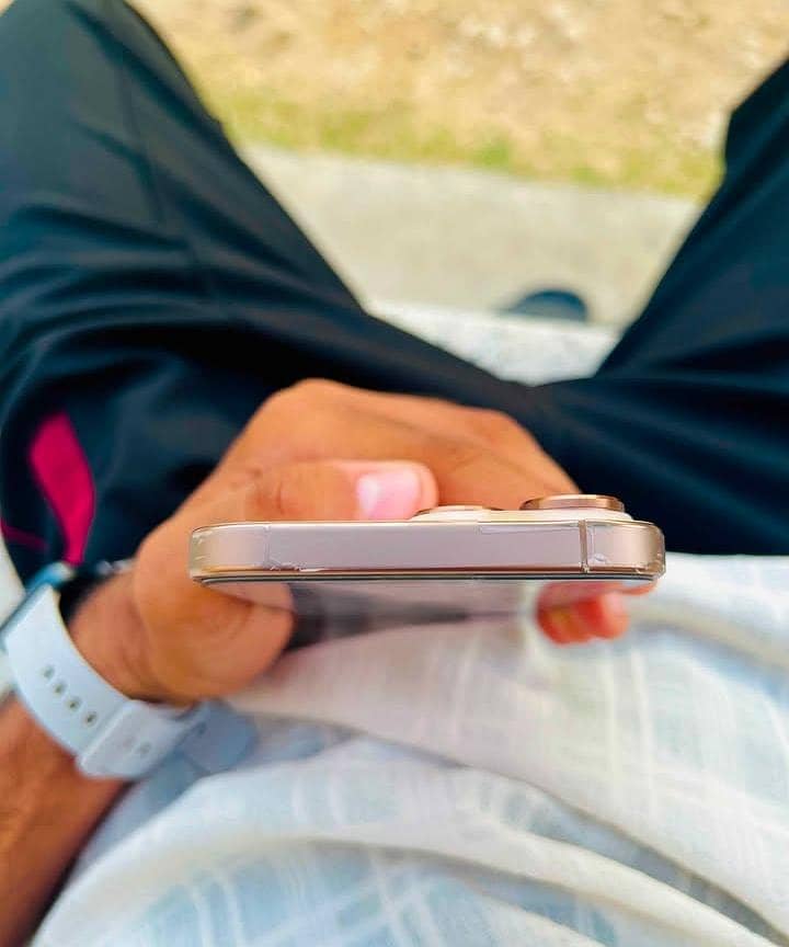 Apple iPhone 16 Pro Max 0