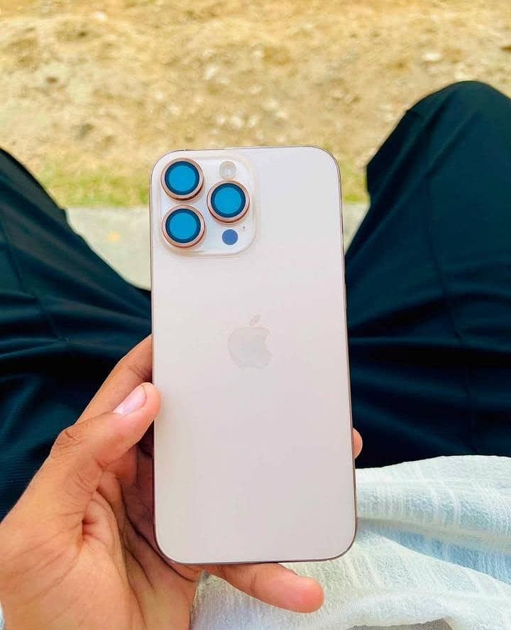 Apple iPhone 16 Pro Max 1