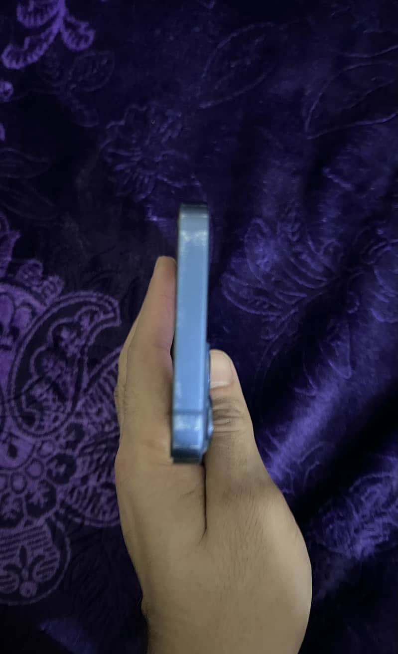 Apple iPhone 13 1