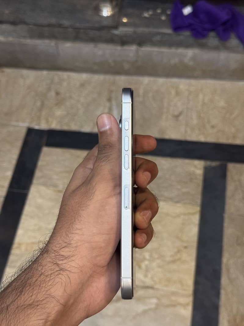 Apple iPhone 16 Pro Max 1
