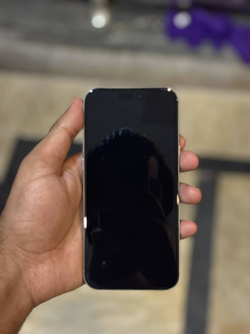 Apple iPhone 16 Pro Max 4
