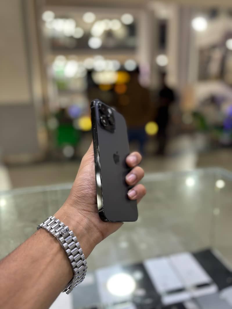 Apple iPhone 14 Pro Max 1
