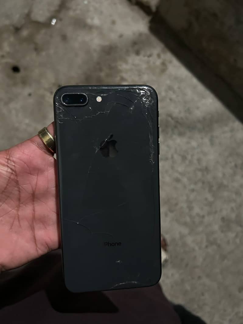 Apple iPhone 8 Plus 1