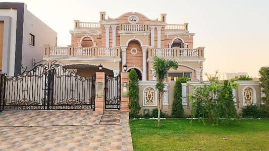 Spacious House Is Available For sale In Ideal Location Of DHA Phase 7 - Block Z2